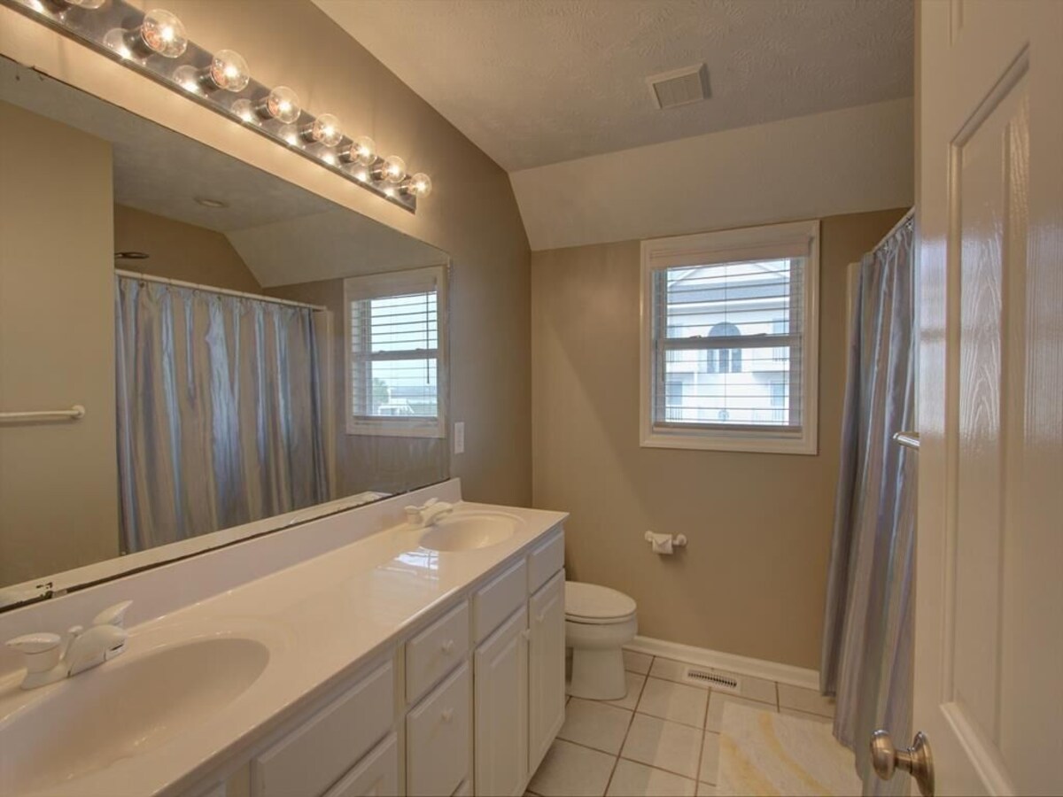 NEW Renovations, King Beds, Beautiful Views, Beach Access Nearby!!