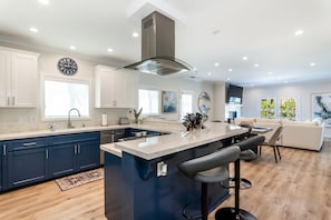 Serve meals from this state of the art kitchen and enjoy modern ambiance. 