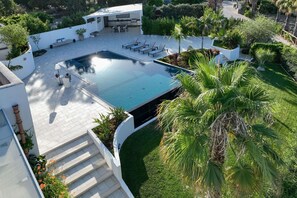 Activities, Amenities, Balcony / Terrace / Patio, Building Exterior, Garden, Main Entrance, Spring, Summer