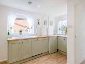 Kitchen | Vine Cottage, Chelmondiston