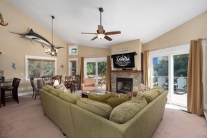 SH101: Reel Catch | ML Living Area, Deck Access, Fireplace not for Guest Use