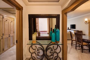 Spacious, inviting entryway