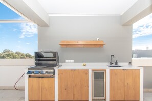 Outdoor kitchen