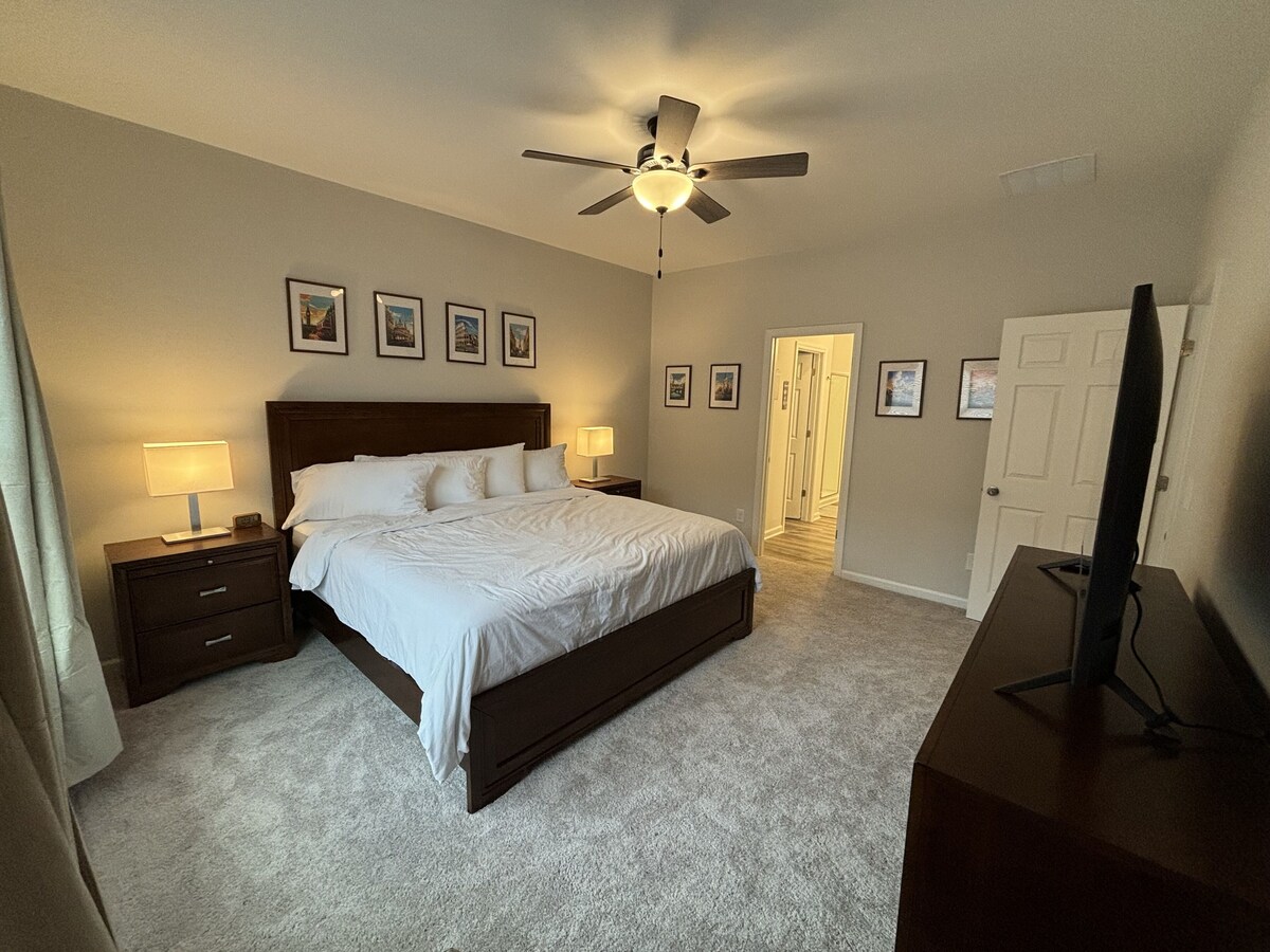 Brand new pet-friendly home less than a mile to LakePoint Sports Complex!