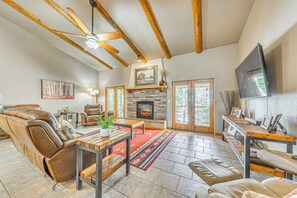 Living Room | Free WiFi | No A/C | Fireplace | Smart TV | Main Level