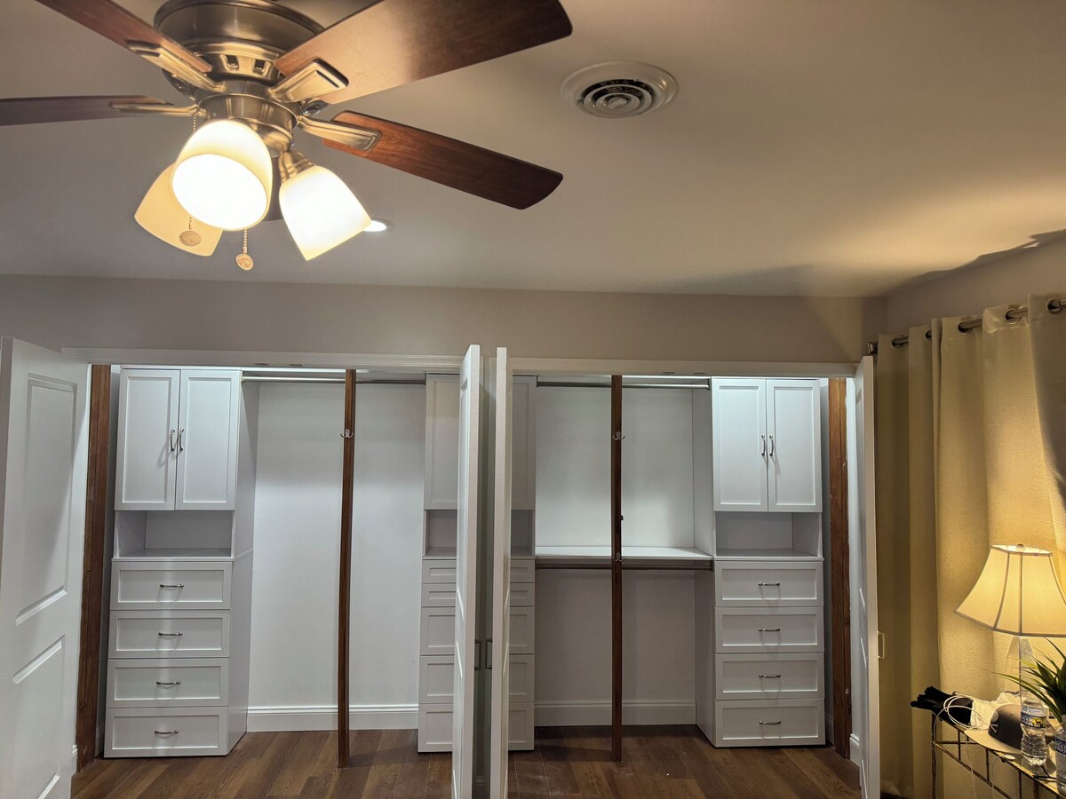 Great location, country living in the city. Close distance to Williamsburg