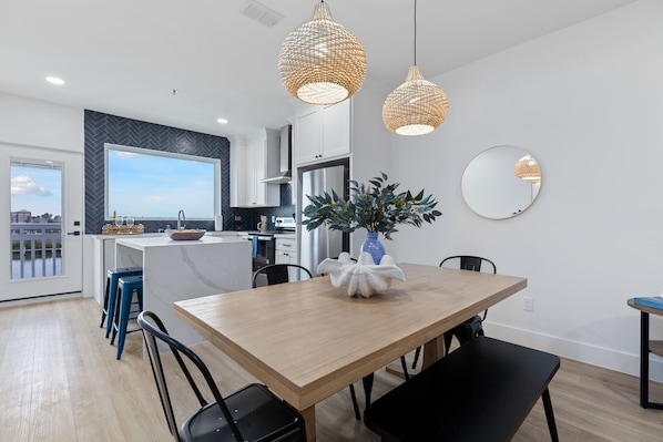 You will have the best meals in the dining area featuring high end desigher selected chandeliers and furniture seating for 6 at the table, it is a great place to appreciate savory meals while exchanging meaningful interactions with friends, families, or loved ones.