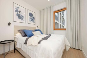 bedroom with a bed for 2
