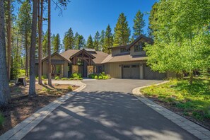 56240 Trailmere Exterior-02