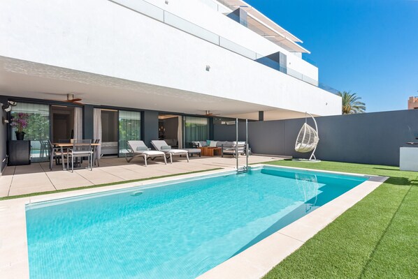 Swimming pool