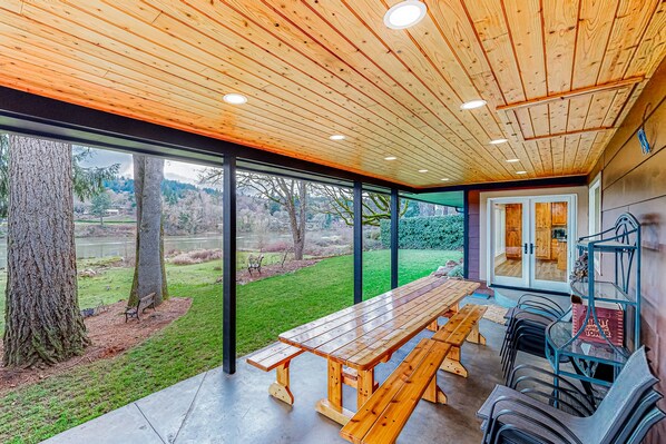 Outdoor dining