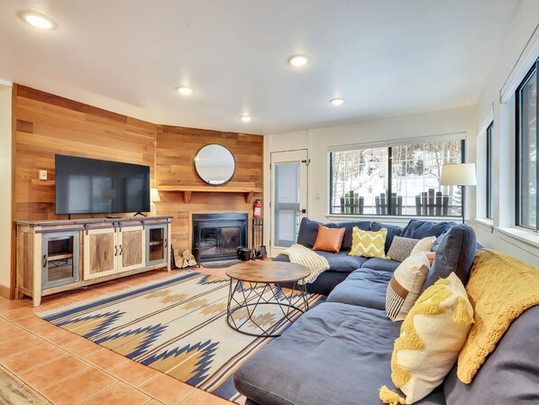 Living Room (wood fireplace, wood not provided)