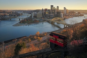 A 7-min walk will get you to the top of the Duquesne incline with stunning views