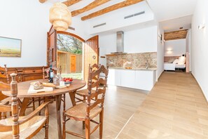 Kitchen/living area (2)