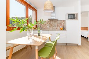 Living area and kitchen (3)