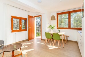 Living area and kitchen (1)