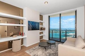 Working Space / Living Room (1)