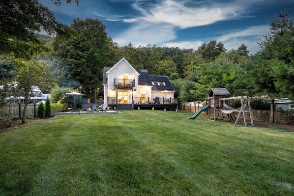 Enjoy lounging, grilling, dining, lawn games, water sports @thelakehousegwlny