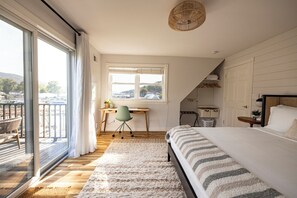 King bedroom with balcony overlooking lake, with desk,  + closet system. 2nd fl.