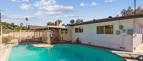 Hotel, Resort, Pool, Water, Swimming Pool