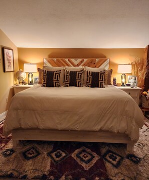Master Bedroom/ king bed