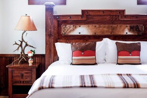 Primary bedroom with King Size Bed and a Twin, Closet space and en-suite bathroom