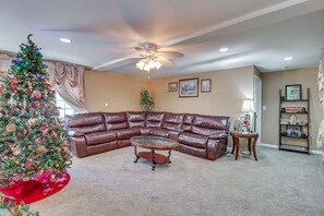 Living Room | Cable TV | Recliner Sofa