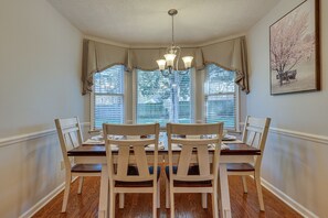 Dining Area | Dishware/Flatware