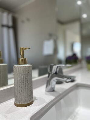 Bathroom amenities