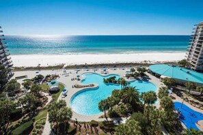 Edgewater's Gulfside lagoon pool