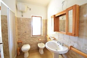 Autumn, Bathroom, Spring, Summer