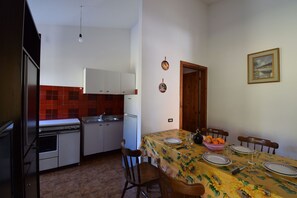 Autumn, Kitchen, Spring, Summer