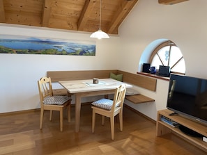 Ferienwohnung Rimsting-gemütliche Essecke