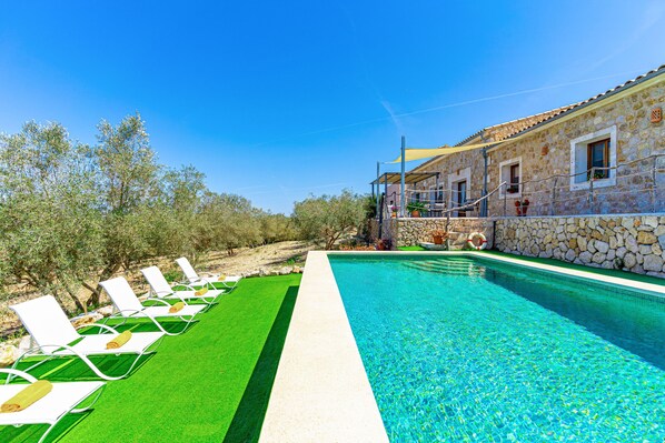 Swimming pool