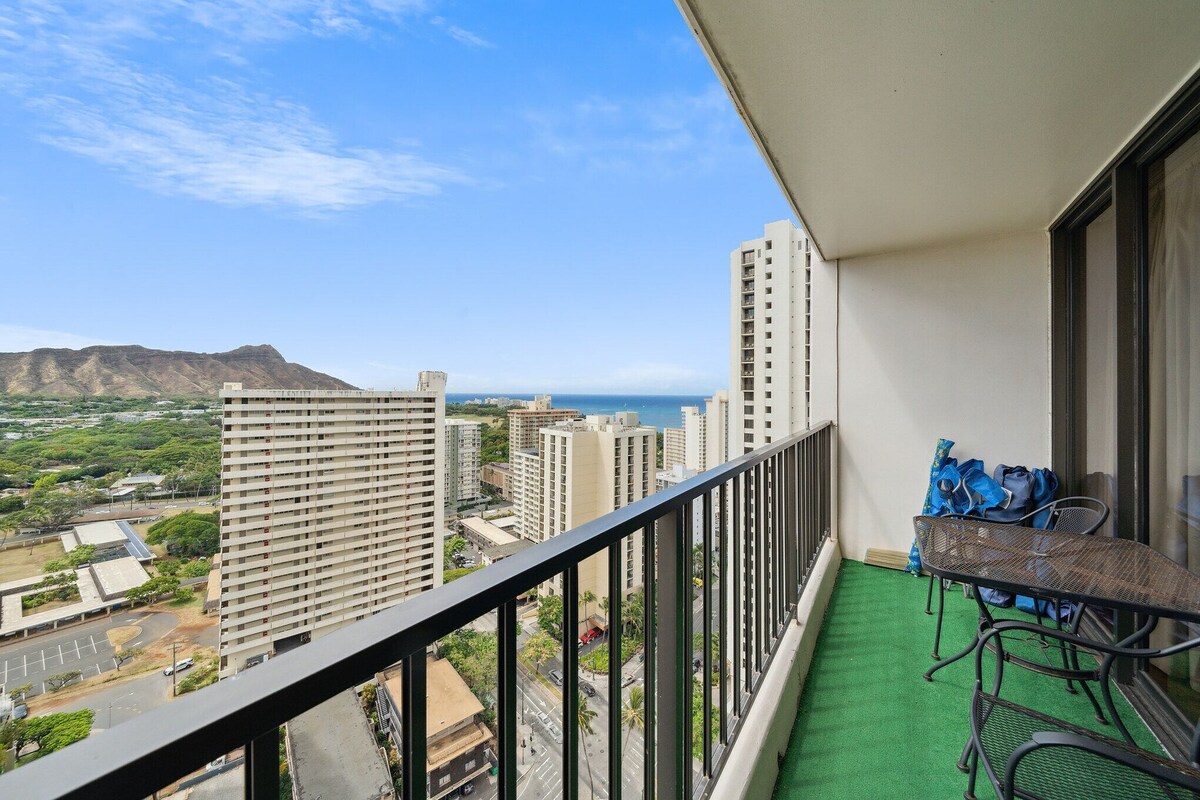 One Block to the Beach! Koko Resorts Waikiki Banyan 27th Floor Diamond Head View, Free Parking/Wifi