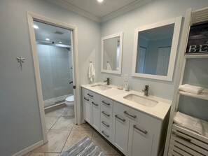 1-402 Master Vanity