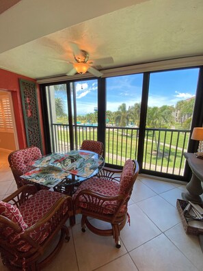 2-207 Lanai