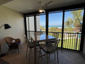2-302 Lanai