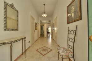 Entrance / Reception