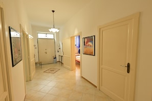 Entrance / Reception