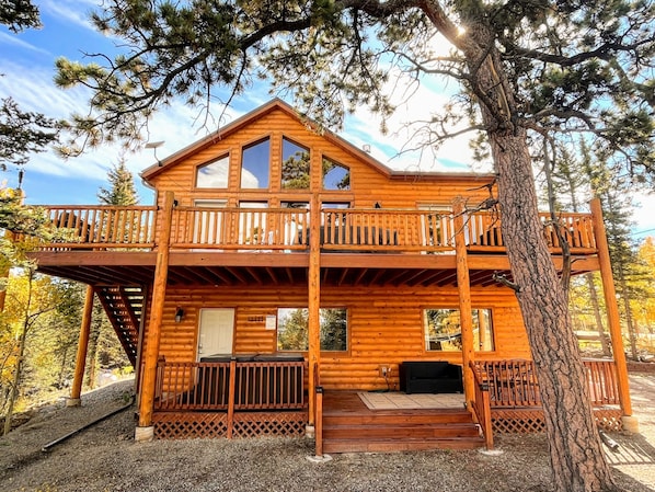 Two large decks to hang out on and enjoy the views and wildlife!