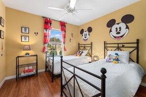 Kids room: Twin beds