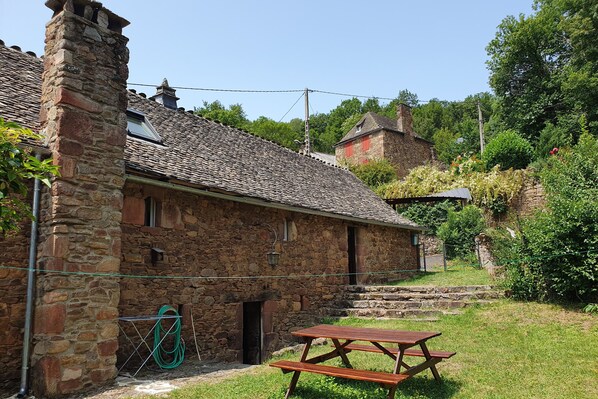 East terrace, with a picnic table.