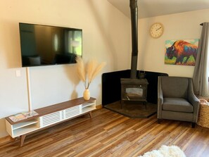 Upstairs living room area with 75" tv, Disney, Netflix, Hulu & ESPN included