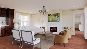 Living Room Sofa/sitting area w/TV