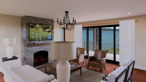 Living Room Sofa/sitting area w/TV