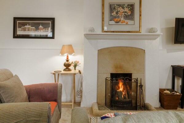 Clares Cottage Sitting Room - StayCotswolds