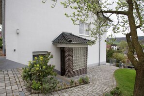 Entrance / Reception