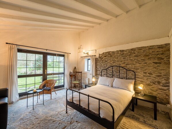Master bedroom Ventry Farm - Parlour Cottage