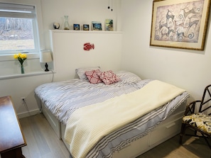Queen bed in the second bedroom. New linens, bed and furniture
